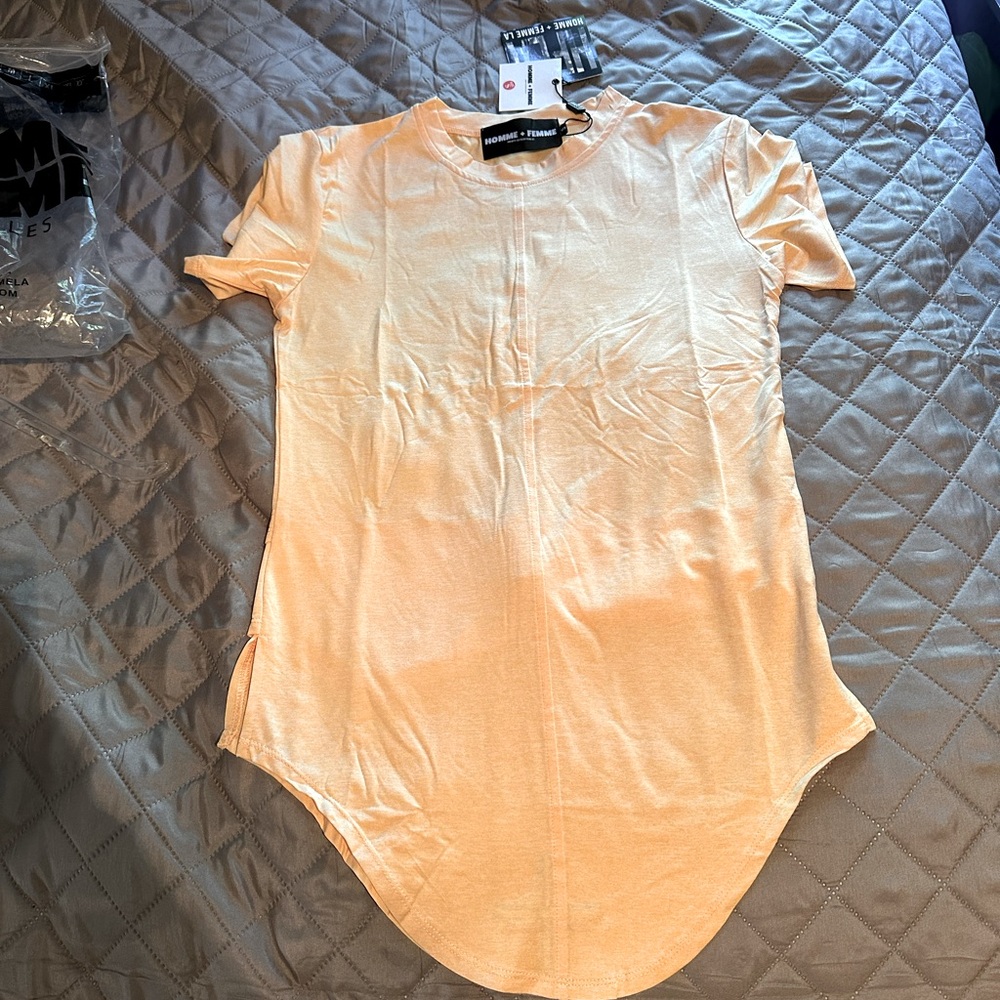 Homme + Femme tee in peach size small NWT